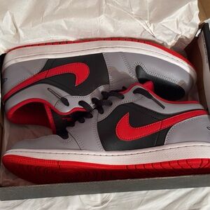 Nike Men's Black, Gray, and Red Sneakers